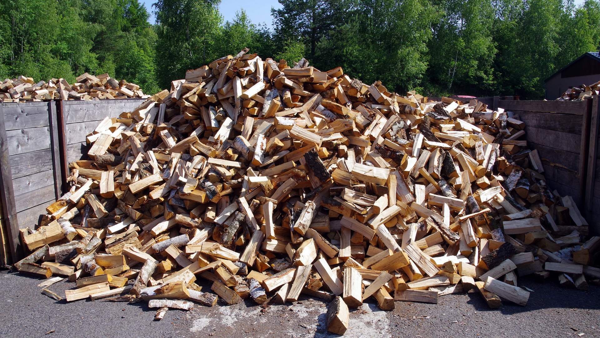 wird auf Schüttraummeter [SRM] verkauft.