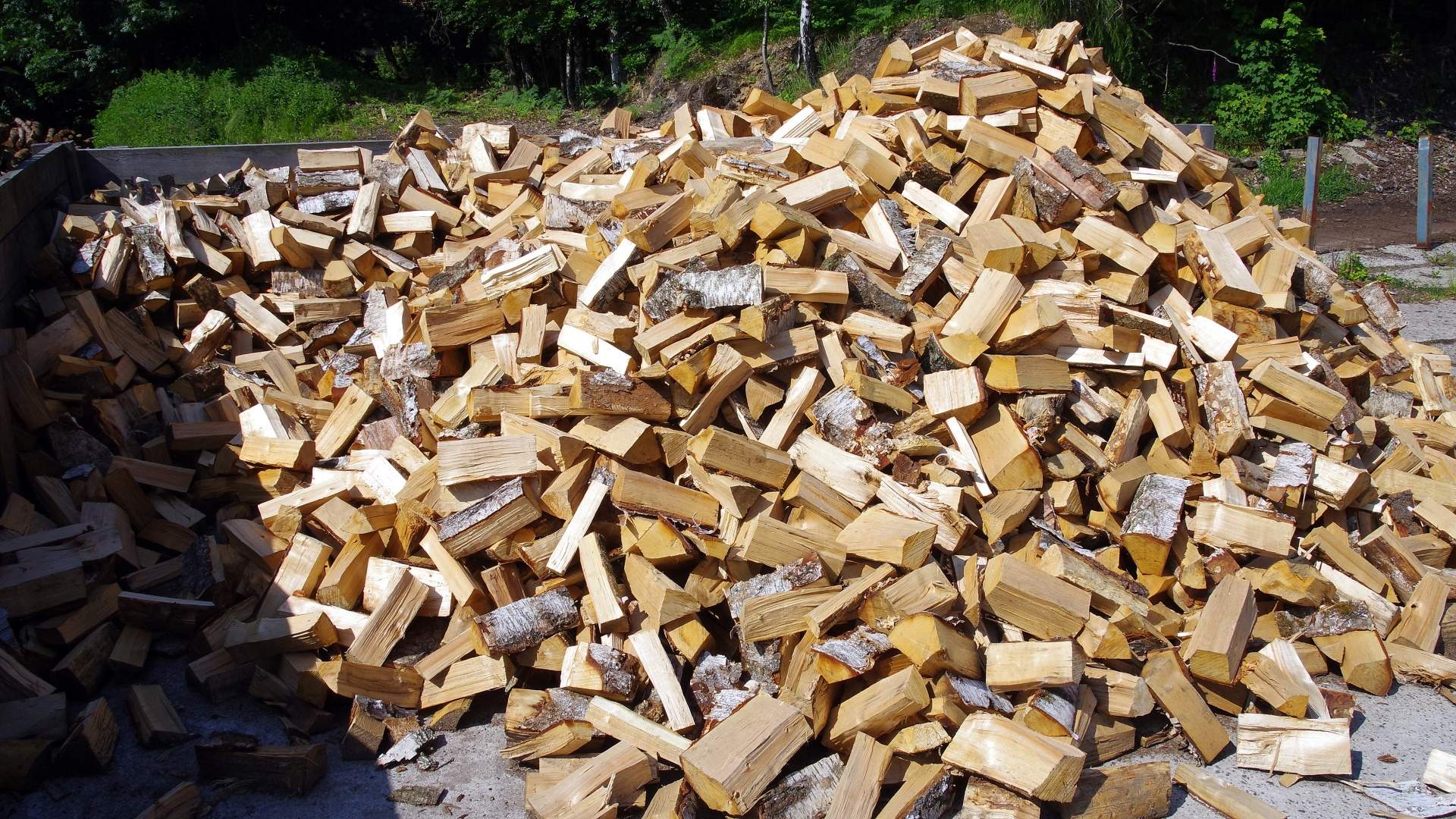 wird auf Schüttraummeter [SRM] verkauft.