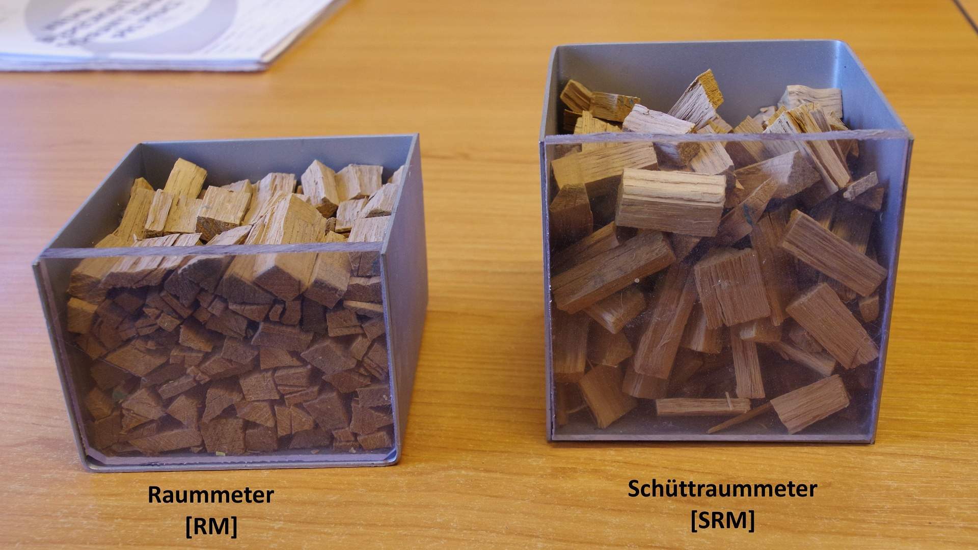 RM werden von Hand ausgerichtet, SRM sind frei geschüttet.